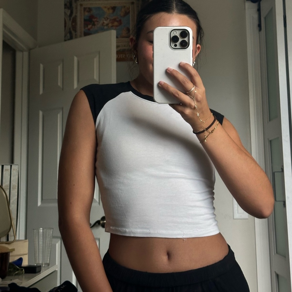 b&w tee